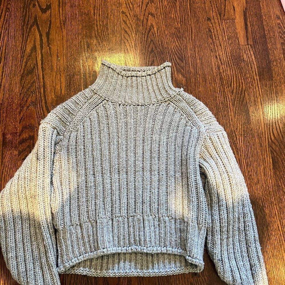 H&M sweater - Picture 2 of 3